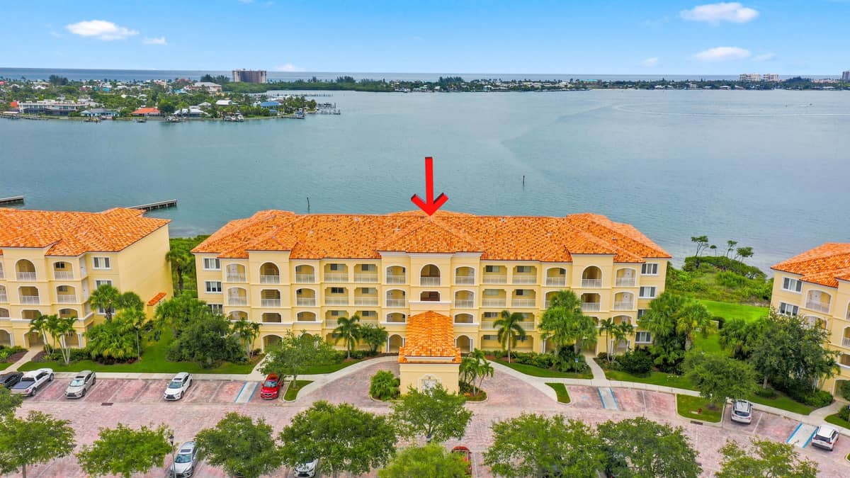 21 HARBOUR ISLE Drive #302, Fort Pierce