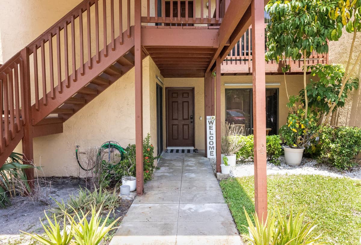 803 LAKEVIEW Circle, Royal Palm Beach